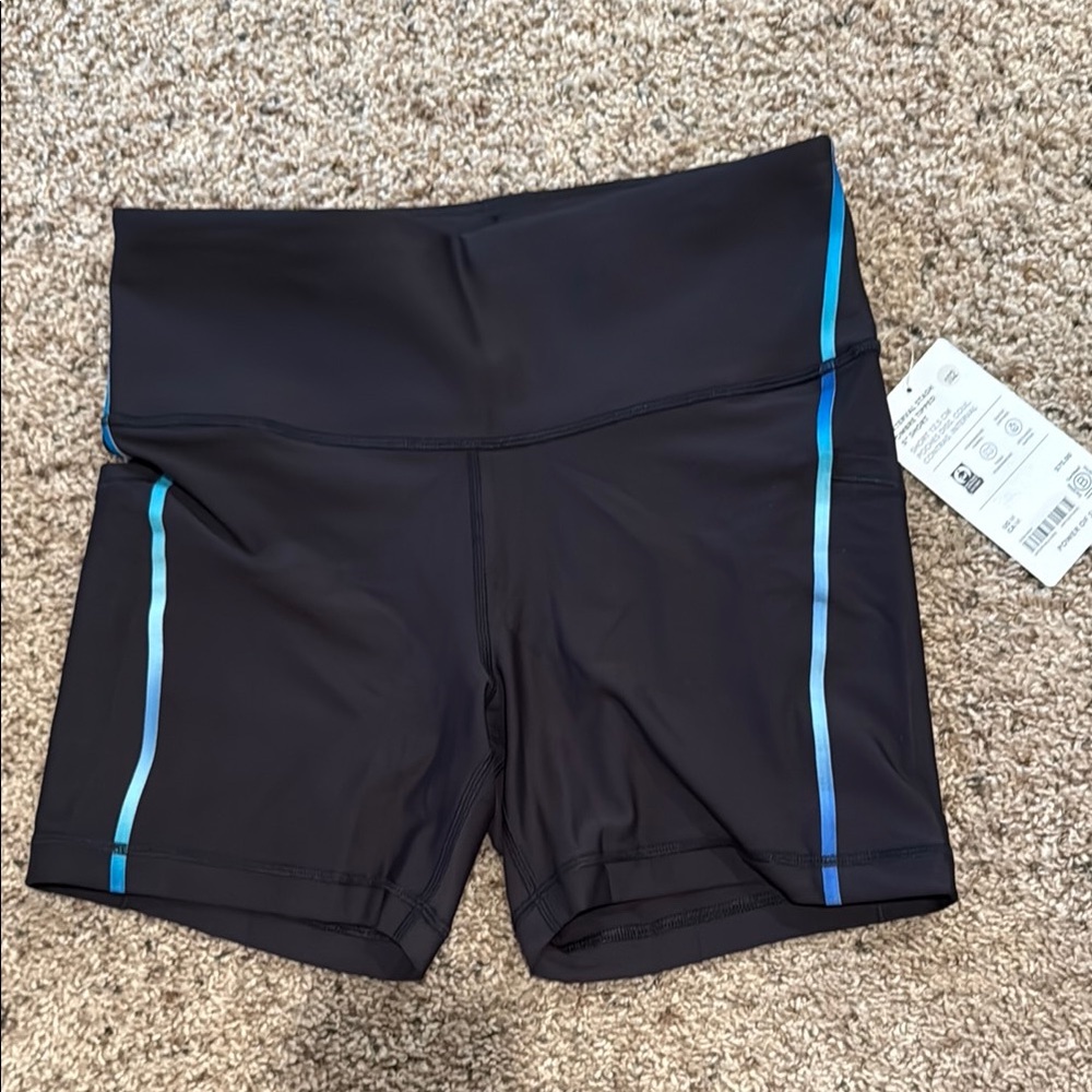 Athleta- interval stash 5” short